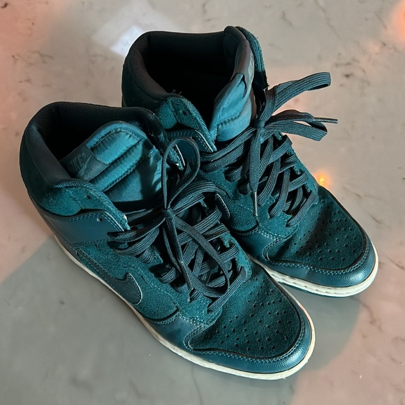 Women’s Nike High Top Sneakers Size 7 - Picture 4 of 6